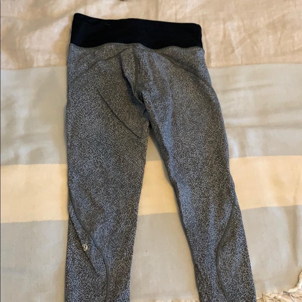 Lululemon printed crop size 8